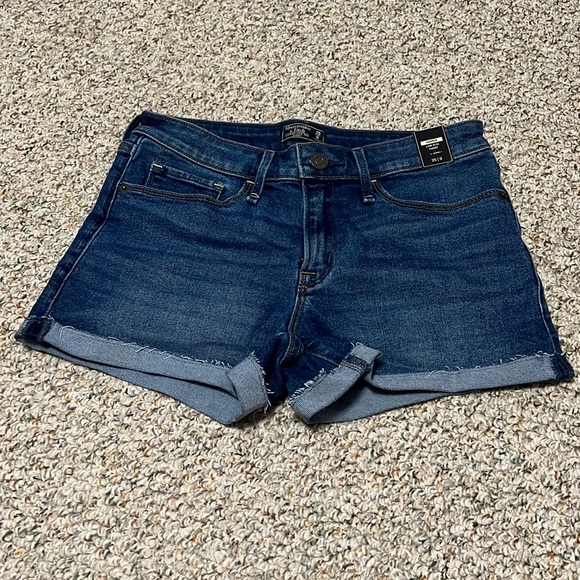 NWT Abercrombie & Fitch Low Rise Denim Shorts - Picture 1 of 7
